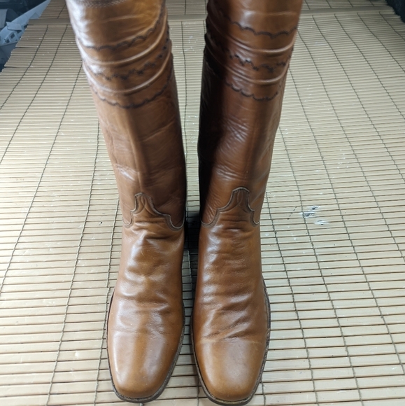 Lucchese women's sz 5.5A cognac brown leather round toe cowgirl Western boots. H - Picture 2 of 9
